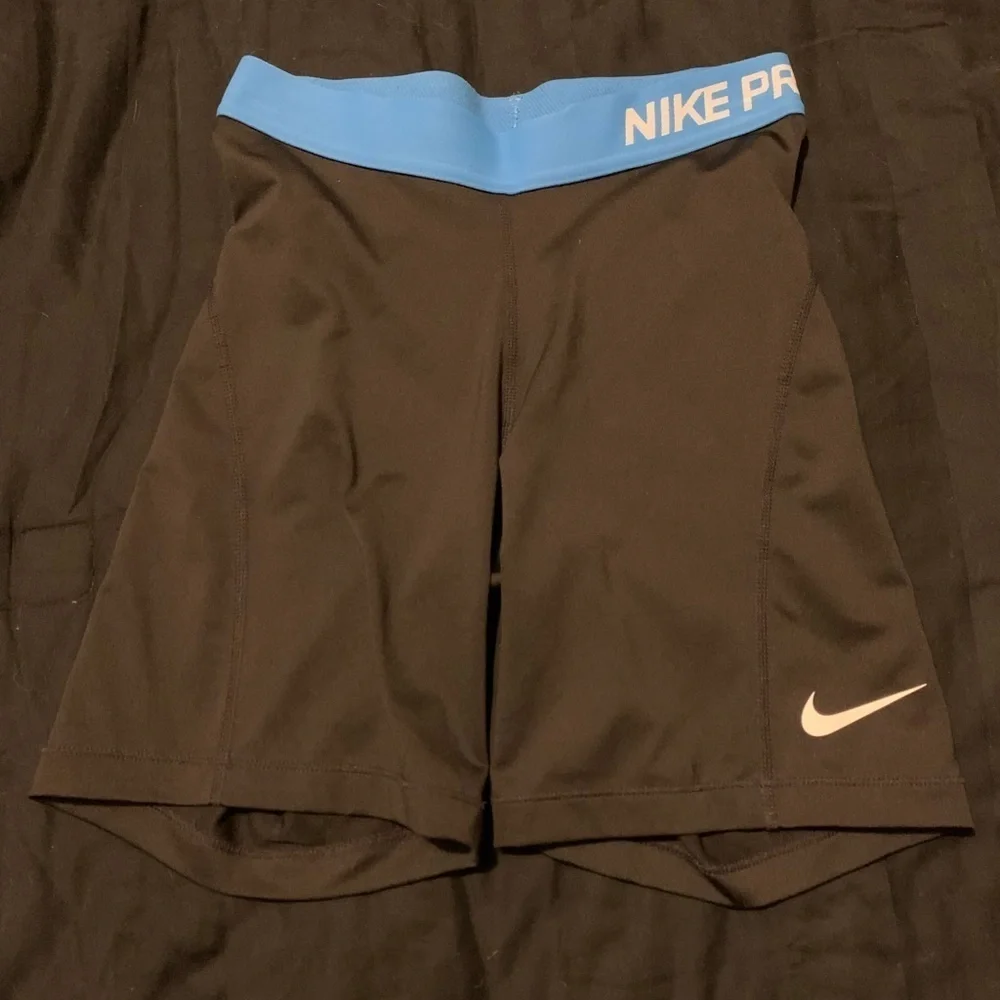 Nike Pro Women’s Size S Dri-Fit Spandex Compression Shorts 6” Inseam Black/Blue